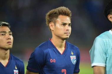 Pathumthani Tayland 5 Eylül 2019: Thammasat Stadyumu 'nda Vietnam' a karşı oynanan 2022 Dünya Kupası elemeleri sırasında Tayland 3 numaralı Theerathon Boonmatan