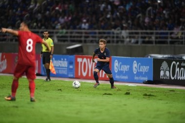 Pathumthani Tayland 5 Eylül 2019: Thammasat Stadyumu 'nda Vietnam' a karşı oynanan 2022 Dünya Kupası elemeleri sırasında Tayland 3 numaralı Theerathon Boonmatan 