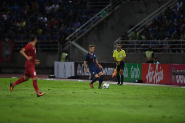 Pathumthani Tayland 5 Eylül 2019: Thammasat Stadyumu 'nda Vietnam' a karşı oynanan 2022 Dünya Kupası elemeleri sırasında Tayland 3 numaralı Theerathon Boonmatan 