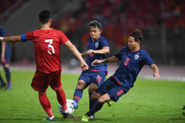 Pathumthani Thailand 5 Eylül 2019: Thammasat Stadyumu 'nda 2022 Dünya Kupası elemeleri sırasında Chanathip şarkı sözü # 10 Tayland futbolcusu eylemde 