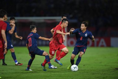 Pathumthani Tayland 5 Eylül 2019: Tayland 'ın Thammasat Stadyumu' nda Vietnam 'a karşı 2022 Dünya Kupası elemeleri sırasında Vietnam' ın 16 numaralı vietnam oyuncusu 