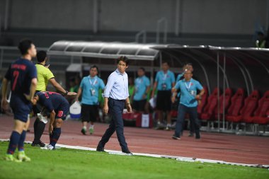 Pathumthani Tayland 5 Eylül 2019: Akira nishino dünya kupası elemeleri sırasında Thammasat Stadyumu 'nda Vietnam' a karşı oynandı. 