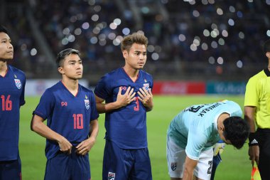 Pathumthani Tayland 5 Eylül 2019: Thammasat Stadyumu 'nda Vietnam' a karşı oynanan 2022 Dünya Kupası elemeleri sırasında Tayland 3 numaralı Theerathon Boonmatan