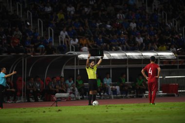 Pathumthani Thailand 5 Eylül 2019: Qasim matar al-hatmi hakem, 2022 Dünya Kupası elemeleri sırasında Thammasat Stadyumu 'nda Vietnam' a karşı oynandı. 
