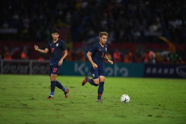 Pathumthani Tayland 5 Eylül 2019: Thammasat Stadyumu 'nda Tailand ile Vietnam arasında oynanan 2022 Dünya Kupası eleme maçında Theerathon Boonmatan Player 