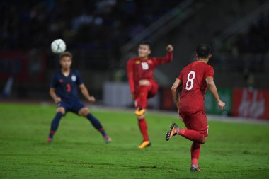 Pathumthani Tayland 5 Eylül 2019: Nguyen trong hoang # 8 Vietnamlı oyuncu 2022 Dünya Kupası elemeleri sırasında Thammasat Stadyumu 'nda Vietnam' a karşı 