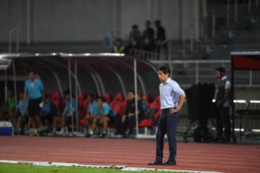 Pathumthani Tayland 5 Eylül 2019: Akira nishino dünya kupası elemeleri sırasında Thammasat Stadyumu 'nda Vietnam' a karşı oynandı.