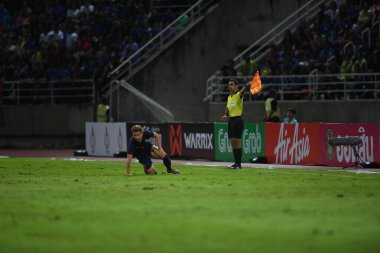 Pathumthani Tayland 5 Eylül 2019: Thammasat Stadyumu 'nda Vietnam' a karşı oynanan 2022 Dünya Kupası elemeleri sırasında Tayland 3 numaralı Theerathon Boonmatan 