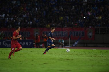 Pathumthani Tayland 5 Eylül 2019: Thammasat Stadyumu 'nda Vietnam' a karşı oynanan 2022 Dünya Kupası elemeleri sırasında Tayland 3 numaralı Theerathon Boonmatan 