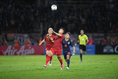 Pathumthani Tayland 5 Eylül 2019: Van thanh vu # 17 Vietnam oyuncusu 2022 Dünya Kupası elemeleri sırasında Thammasat Stadyumu 'nda Vietnam' a karşı 