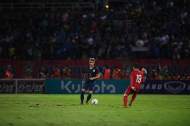 Pathumthani Tayland 5 Eylül 2019: Thammasat Stadyumu 'nda Vietnam' a karşı oynanan 2022 Dünya Kupası elemeleri sırasında Tayland 3 numaralı Theerathon Boonmatan 