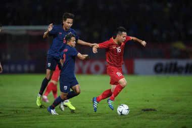 Pathumthani Tayland 5 Eylül 2019: Tayland 'ın Thammasat Stadyumu' nda Vietnam 'a karşı 2022 Dünya Kupası elemeleri sırasında Vietnam' ın 16 numaralı vietnam oyuncusu 