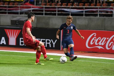 Pathumthani Tayland 5 Eylül 2019: Thammasat Stadyumu 'nda Vietnam' a karşı oynanan 2022 Dünya Kupası elemeleri sırasında Tayland 3 numaralı Theerathon Boonmatan 