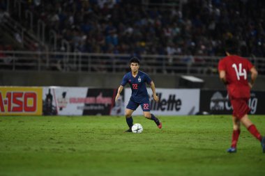 Pathumthani Thailand 5 Eylül 2019: Tayland 'da Vietnam' a karşı Thammasat Stadyumu 'nda oynanan 2022 Dünya Kupası elemeleri sırasında Tayland' ın 22 numaralı oyuncusu 