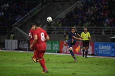 Pathumthani Tayland 5 Eylül 2019: Thammasat Stadyumu 'nda Vietnam' a karşı oynanan 2022 Dünya Kupası elemeleri sırasında Tayland 3 numaralı Theerathon Boonmatan 