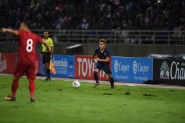 Pathumthani Tayland 5 Eylül 2019: Thammasat Stadyumu 'nda Vietnam' a karşı oynanan 2022 Dünya Kupası elemeleri sırasında Tayland 3 numaralı Theerathon Boonmatan 