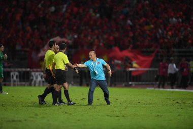 Pathumthani Thailand 5 Eylül 2019: Thammasat Stadyumu 'nda Vietnam' a karşı oynanan 2022 Dünya Kupası elemeleri sırasında Park Seo 'nun Vietnam teknik direktörünü astı 