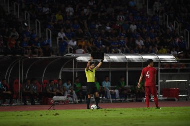 Pathumthani Thailand 5 Eylül 2019: Qasim matar al-hatmi hakem, 2022 Dünya Kupası elemeleri sırasında Thammasat Stadyumu 'nda Vietnam' a karşı oynandı. 