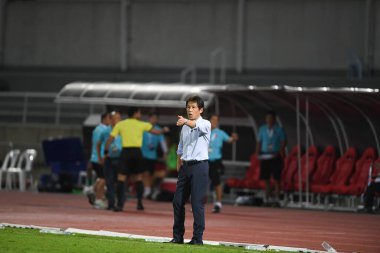 Pathumthani Tayland 5 Eylül 2019: Akira nishino dünya kupası elemeleri sırasında Thammasat Stadyumu 'nda Vietnam' a karşı oynandı. 