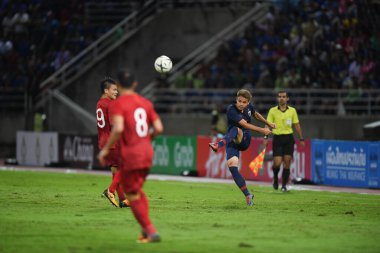 Pathumthani Tayland 5 Eylül 2019: Thammasat Stadyumu 'nda Vietnam' a karşı oynanan 2022 Dünya Kupası elemeleri sırasında Tayland 3 numaralı Theerathon Boonmatan 