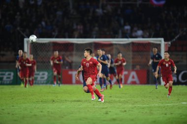 Pathumthani Tayland 5 Eylül 2019: Van thanh vu # 17 Vietnam oyuncusu 2022 Dünya Kupası elemeleri sırasında Thammasat Stadyumu 'nda Vietnam' a karşı 