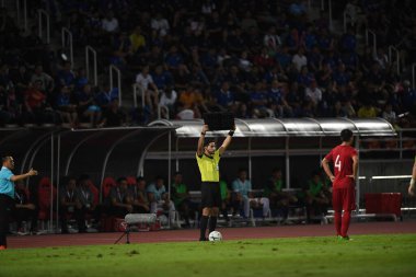 Pathumthani Thailand 5 Eylül 2019: Qasim matar al-hatmi hakem, 2022 Dünya Kupası elemeleri sırasında Thammasat Stadyumu 'nda Vietnam' a karşı oynandı. 