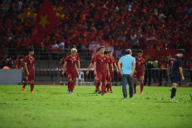 Pathumthani Thailand 5 Eylül 2019: Thammasat Stadyumu 'nda Vietnam' a karşı oynanan 2022 Dünya Kupası elemeleri sırasında Park Seo 'nun Vietnam teknik direktörünü astı 