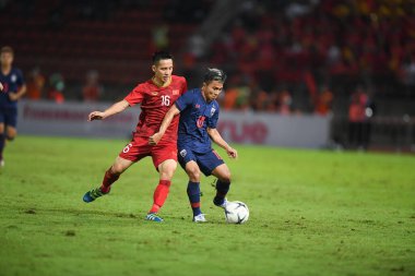 Pathumthani Thailand 5 Eylül 2019: Thammasat Stadyumu 'nda 2022 Dünya Kupası elemeleri sırasında Chanathip şarkı sözü # 10 Tayland futbolcusu eylemde 