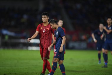 Pathumthani Thailand 5 Eylül 2019: Thammasat Stadyumu 'nda 2022 Dünya Kupası elemeleri sırasında Chanathip şarkı sözü # 10 Tayland futbolcusu eylemde 