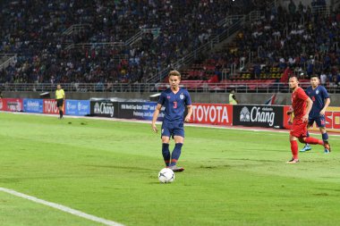 Pathumthani Tayland 5 Eylül 2019: Thammasat Stadyumu 'nda Vietnam' a karşı oynanan 2022 Dünya Kupası elemeleri sırasında Tayland 3 numaralı Theerathon Boonmatan