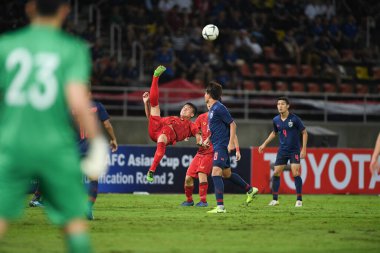 Pathumthani Tayland 5 Eylül 2019: Tien Dung Bai # 4 Vietnam oyuncusu 2022 Dünya Kupası elemeleri sırasında Thammasat Stadyumu 'nda Vietnam' a karşı 