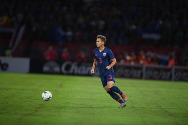 Pathumthani Tayland 5 Eylül 2019: Thammasat Stadyumu 'nda Vietnam' a karşı oynanan 2022 Dünya Kupası elemeleri sırasında Tayland 3 numaralı Theerathon Boonmatan 