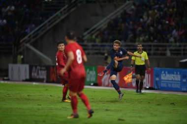 Pathumthani Tayland 5 Eylül 2019: Thammasat Stadyumu 'nda Vietnam' a karşı oynanan 2022 Dünya Kupası elemeleri sırasında Tayland 3 numaralı Theerathon Boonmatan 