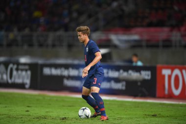 Pathumthani Tayland 5 Eylül 2019: Thammasat Stadyumu 'nda Vietnam' a karşı oynanan 2022 Dünya Kupası elemeleri sırasında Tayland 3 numaralı Theerathon Boonmatan 