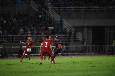 Pathumthani Thailand 5 Eylül 2019: Thammasat Stadyumu 'nda 2022 Dünya Kupası elemeleri sırasında Chanathip şarkı sözü # 10 Tayland futbolcusu eylemde 