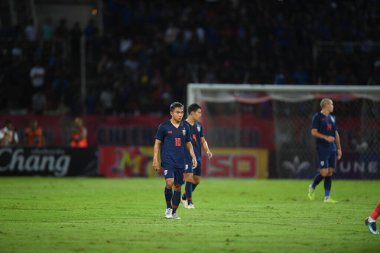 Pathumthani Thailand 5 Eylül 2019: Thammasat Stadyumu 'nda 2022 Dünya Kupası elemeleri sırasında Chanathip şarkı sözü # 10 Tayland futbolcusu eylemde 