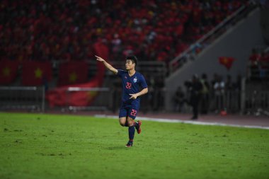 Pathumthani Thailand 5 Eylül 2019: Tayland 'da Vietnam' a karşı Thammasat Stadyumu 'nda oynanan 2022 Dünya Kupası elemeleri sırasında Tayland' ın 22 numaralı oyuncusu