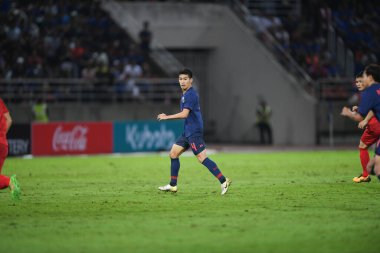 Pathumthani Tayland 5 Eylül 2019: Sarach yooyen # 4 Tayland Dünya Kupası elemeleri sırasında Thammasat Stadyumu 'nda Vietnam' a karşı oynandı. 