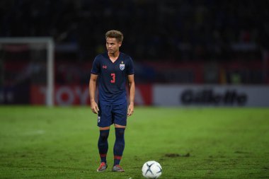 Pathumthani Tayland 5 Eylül 2019: Thammasat Stadyumu 'nda Vietnam' a karşı oynanan 2022 Dünya Kupası elemeleri sırasında Tayland 3 numaralı Theerathon Boonmatan 