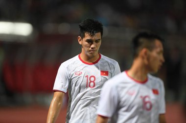 Pathumthani Thailand 5 Eylül 2019: Nguyen tien linh # 18 vietnam oyuncusu 2022 Dünya Kupası elemeleri sırasında Thammasat Stadyumu 'nda Vietnam' a karşı 
