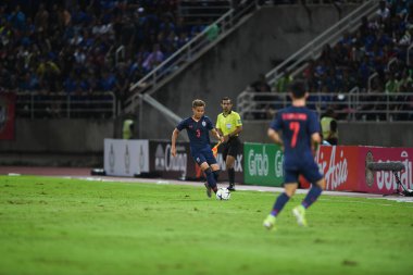Pathumthani Tayland 5 Eylül 2019: Thammasat Stadyumu 'nda Vietnam' a karşı oynanan 2022 Dünya Kupası elemeleri sırasında Tayland 3 numaralı Theerathon Boonmatan 