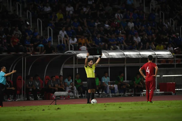 Pathumthani Thailand Sep 2019 Qasim Matar Hatmi Referee Hold Substitution — Stock Photo, Image