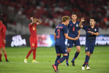 Jakarta Endonezya 10 sep 2019: Theerathon bunmathan # 3 numaralı Tayland futbolcusu 2020 Dünya Kupası elemeleri sırasında Endonezya 0-3 Tayland 'da Gelora bung karno stadyumunda 