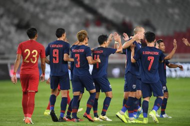 Jakarta Endonezya 10 sep 2019: Dünya Kupası 2020 Dünya Kupası elemeleri sırasındaki golü atan futbolcu Gelora Bung Karno Stadyumu 'nda 0-3 Tayland arasında. 