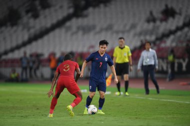 Jakarta Endonezya 10 sep 2019: Supachok sarachart # 7 Tayland Dünya Kupası elemeleri 2020 Dünya Kupası elemeleri sırasında Gelora Bung Karno Stadyumu 'nda oynanan maçta