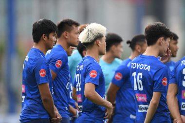 Bangkok Tayland 30 Mayıs 2019: Tayland vatandaşı Peeradol Chamratsamee, 2019 Alp Futbol Kampı 'nda düzenlenen turnuva kral kupası 2019 turnuvasından önce antrenman yapıyor. 