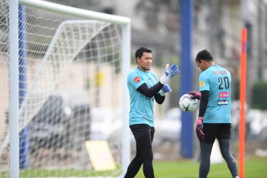 Bangkok Tayland 30 Mayıs 2019: Kawin thammaschanan Tayland futbolcusu 2019 Alp Futbol Kampı 'nda düzenlenen turnuva kral kupası 2019 turnuvası öncesinde antrenman yapıyor 