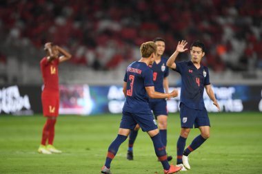 Jakarta Endonezya 10 sep 2019: Theerathon bunmathan # 3 numaralı Tayland futbolcusu 2020 Dünya Kupası elemeleri sırasında Endonezya 0-3 Tayland 'da Gelora bung karno stadyumunda 