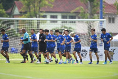 Bangkok Tayland 30 Mayıs 2019: Tayland futbolcusu 2019 Alp Futbol Kampı 'nda düzenlenen turnuvanın kral kupası 2019 turnuvasından önce antrenman sırasında hareket halindeydi 