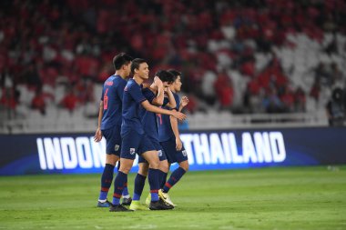 Jakarta Endonezya 10 sep 2019: Dünya Kupası 2020 Dünya Kupası elemeleri sırasındaki golü atan futbolcu Gelora Bung Karno Stadyumu 'nda 0-3 Tayland arasında. 